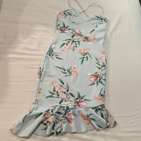 MISSGUIDED Floral Dress - Picture 3 of 5